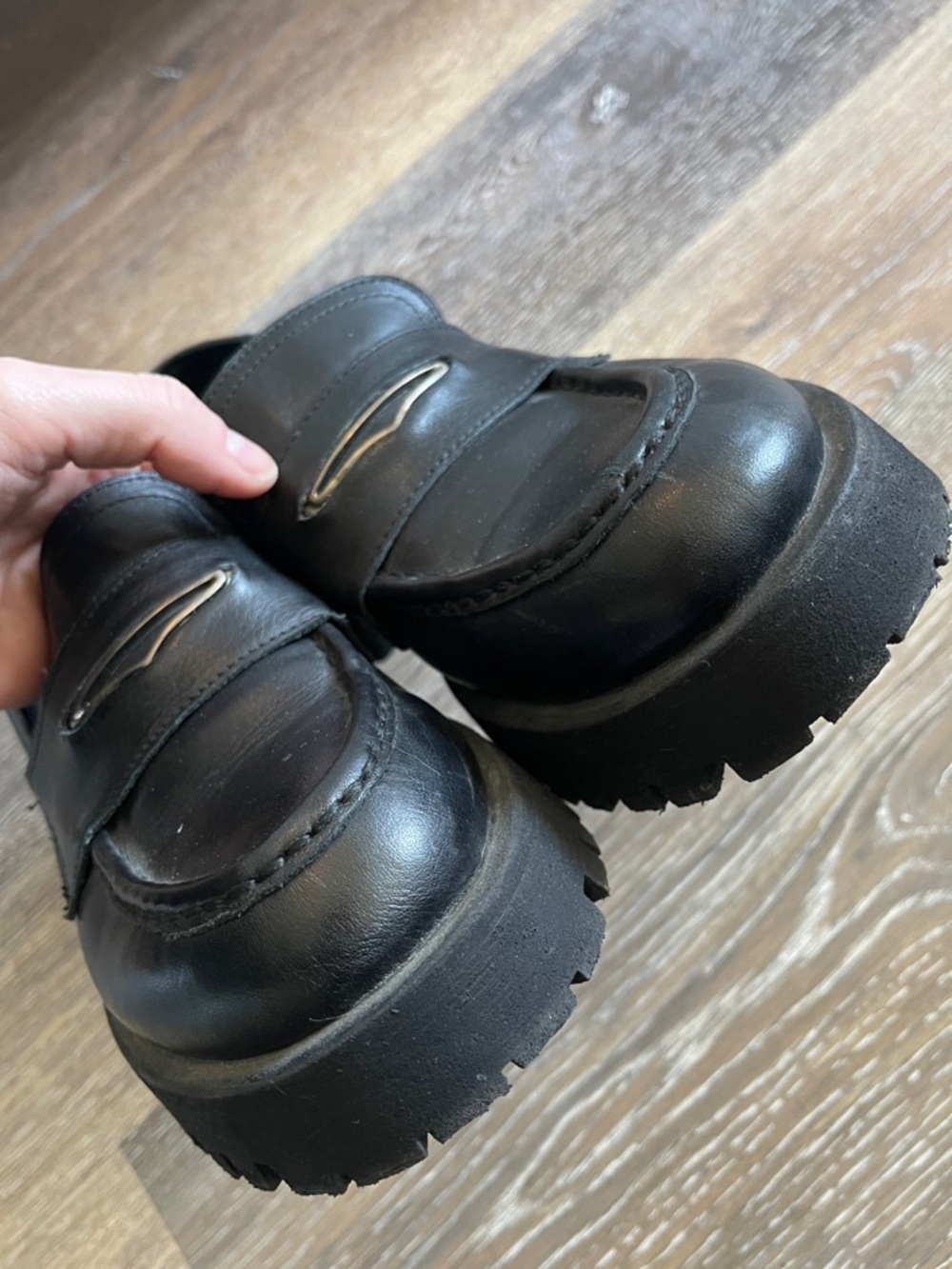 Steve Madden Lawrence Black Leather Lug-Sole Penny Loafers Y2K - Picture 7 of 8